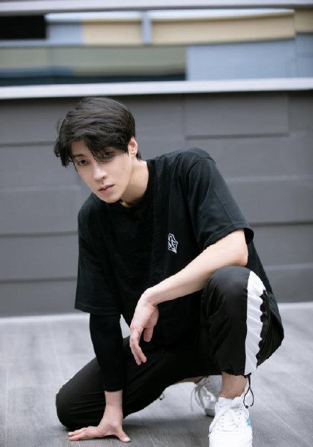 娱乐圈吃瓜男博主小说,瓜田里的秘密风云录